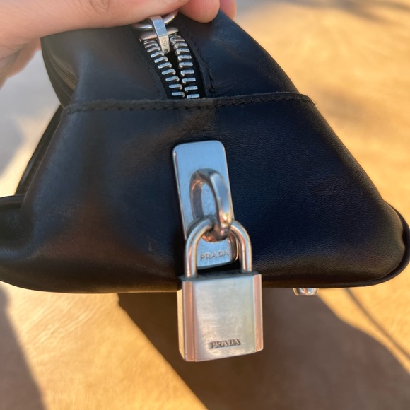 Prada Leather vintage purse - crossbody clutch with lock and key - Picture 4 of 8